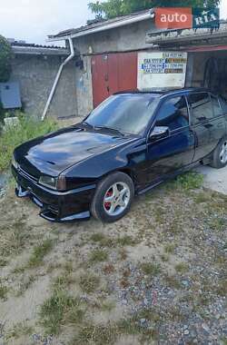 Хэтчбек Opel Kadett 1988 в Вышгороде