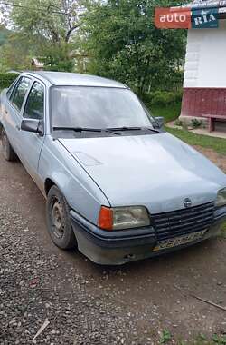 Седан Opel Kadett 1987 в Косове