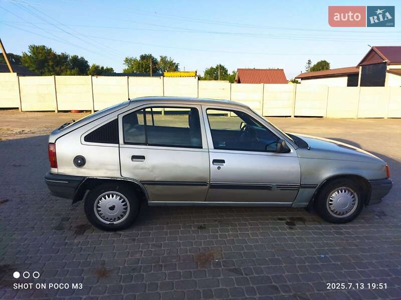 Хэтчбек Opel Kadett 1988 в Белогорье