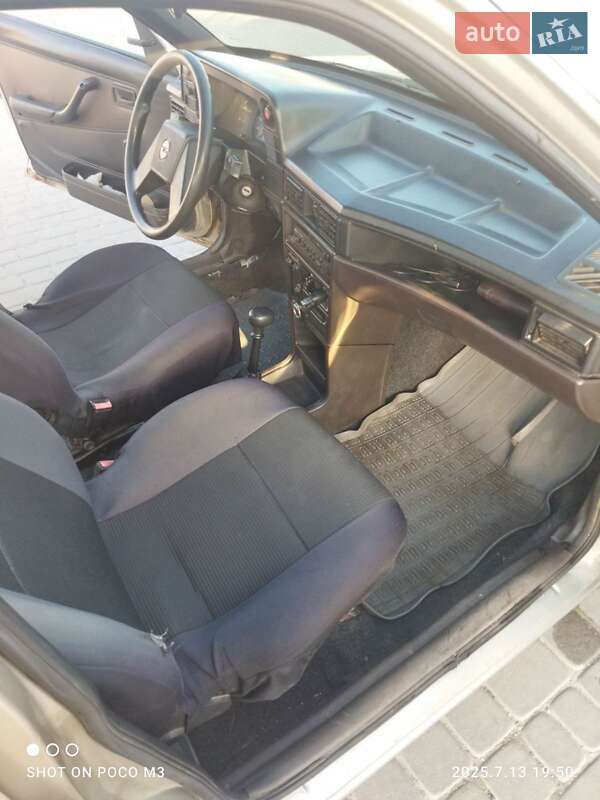 Хэтчбек Opel Kadett 1988 в Белогорье