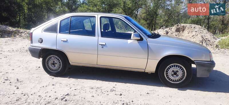 Хэтчбек Opel Kadett 1987 в Запорожье фото 2 Хэтчбек Opel Kadett 1987 в Запорожье