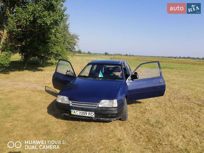 Хэтчбек Opel Kadett 1985 в Ковеле
