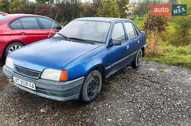 Седан Opel Kadett 1986 в Самборе