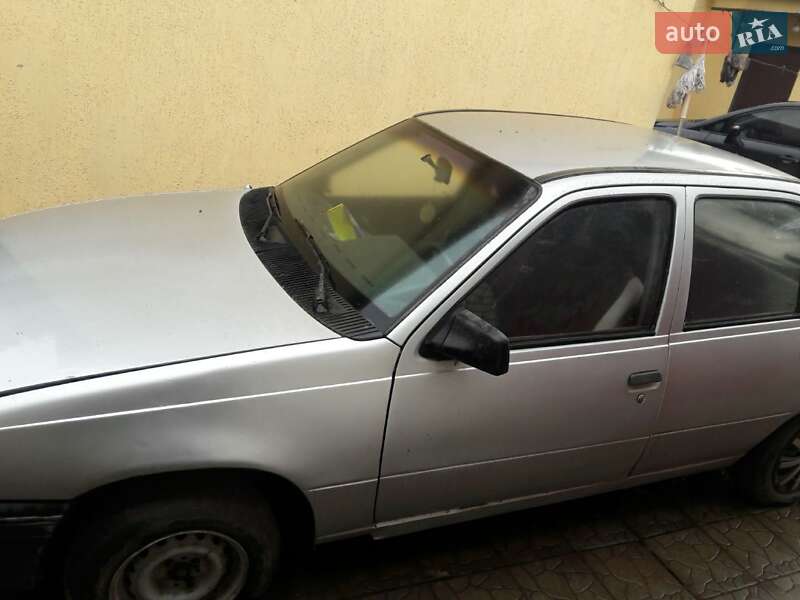 Хэтчбек Opel Kadett 1987 в Луцке фото Хэтчбек Opel Kadett 1987 в Луцке