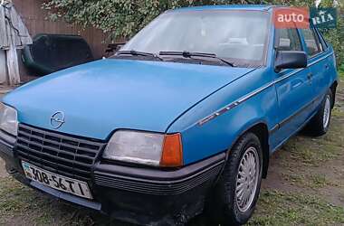 Седан Opel Kadett 1987 в Остроге