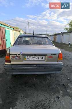Седан Opel Kadett 1989 в 