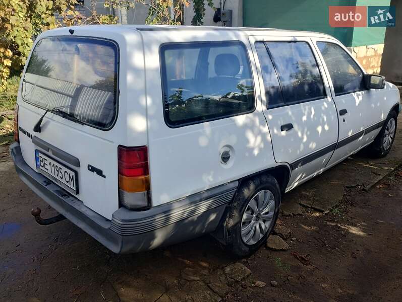 Универсал Opel Kadett 1990 в Вознесенске