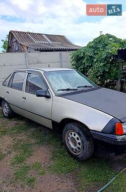 Седан Opel Kadett 1987 в Полтаві