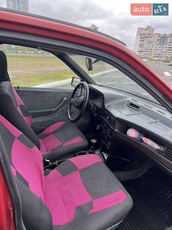 Хэтчбек Opel Kadett 1990 в Киеве фото 5 Хэтчбек Opel Kadett 1990 в Киеве