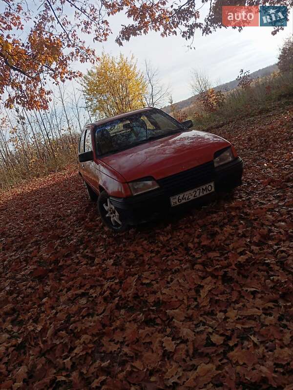 Хэтчбек Opel Kadett 1986 в Черновцах