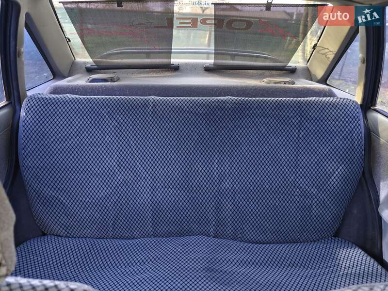 Седан Opel Kadett 1988 в Черновцах