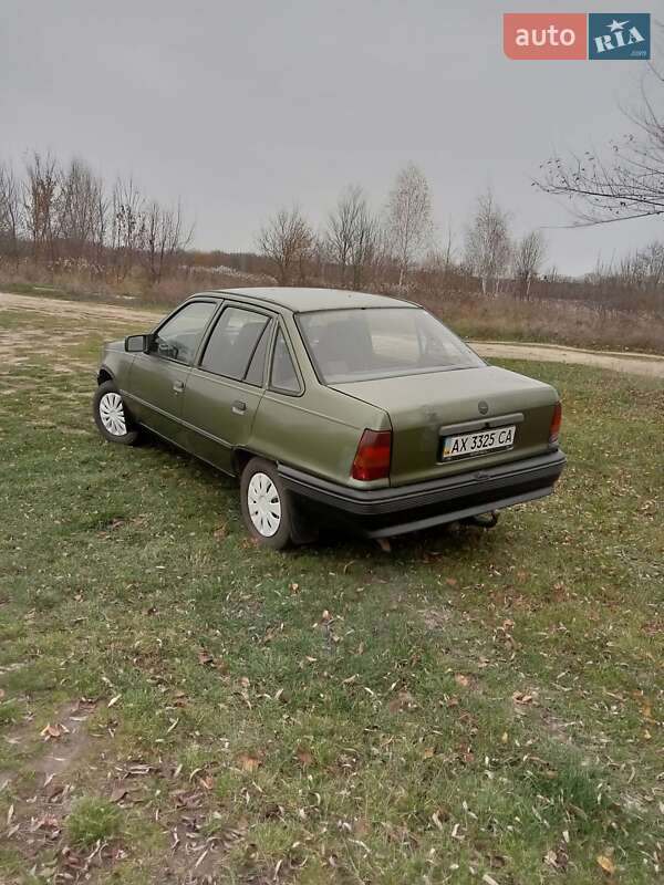 Седан Opel Kadett 1986 в Корсуне-Шевченковском фото 9 Седан Opel Kadett 1986 в Корсуне-Шевченковском