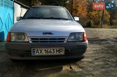 Седан Opel Kadett 1988 в Харкові