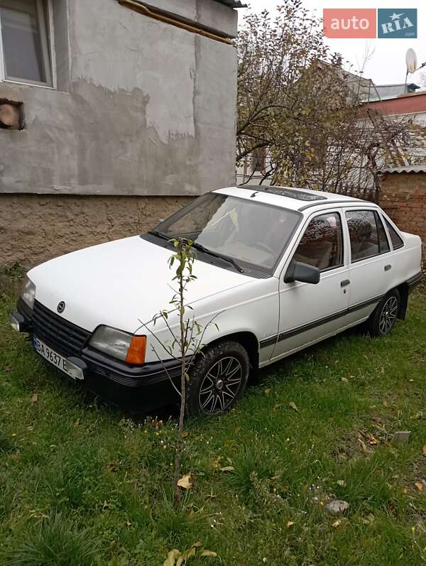 Седан Opel Kadett 1989 в Кропивницком