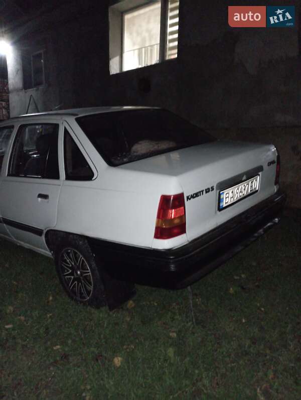 Седан Opel Kadett 1989 в Кропивницком
