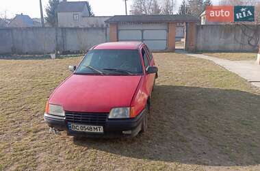 Седан Opel Kadett 1985 в Львове