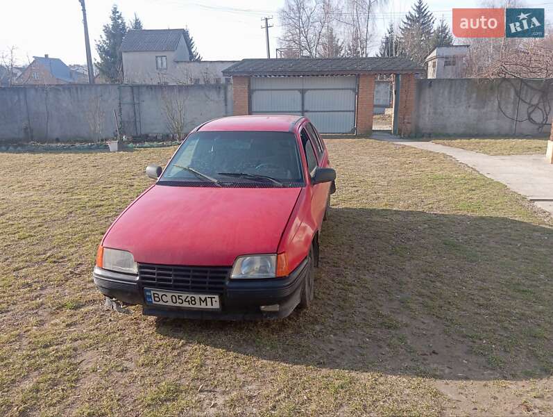 Седан Opel Kadett 1985 в Львове