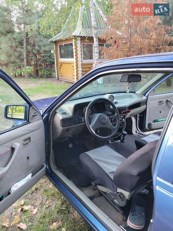 Хетчбек Opel Kadett 1990 в Зміїві