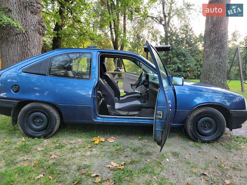 Хетчбек Opel Kadett 1990 в Зміїві