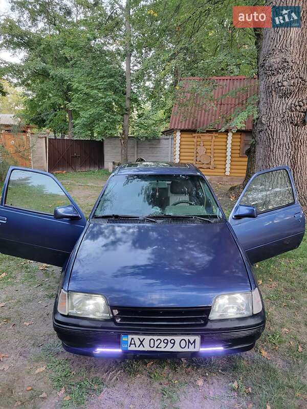 Хетчбек Opel Kadett 1990 в Зміїві