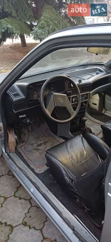 Хетчбек Opel Kadett 1985 в Дніпрі