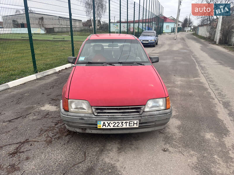 Седан Opel Kadett 1989 в Харькове