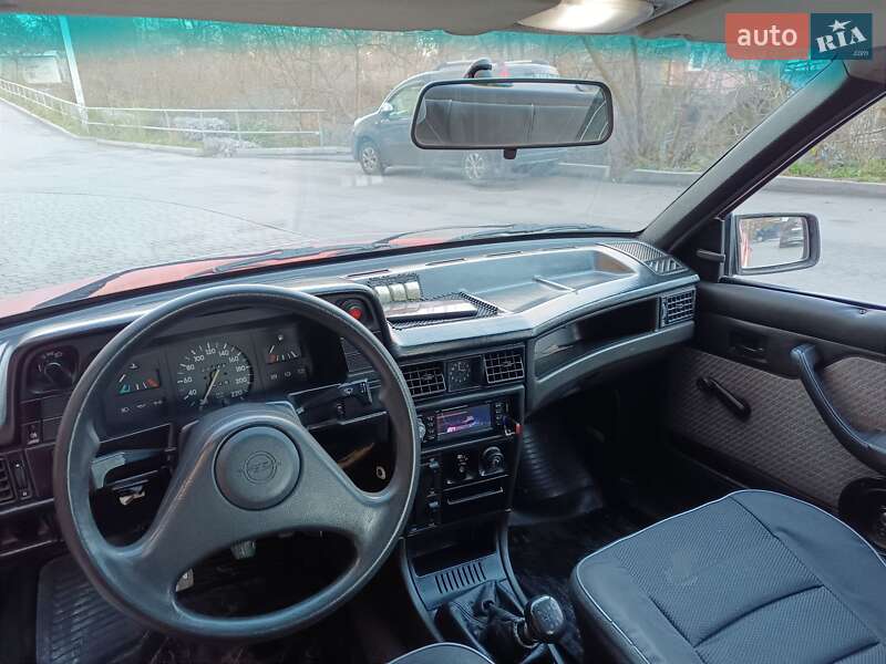 Седан Opel Kadett 1990 в Виннице
