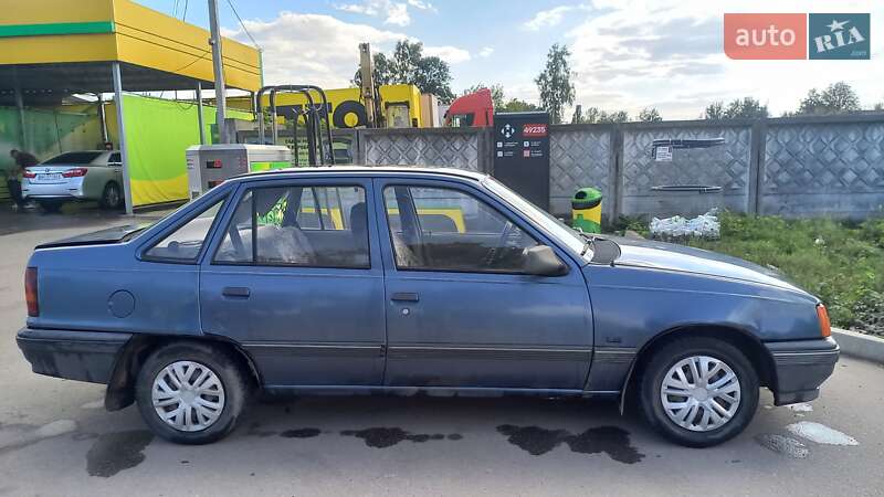 Седан Opel Kadett 1989 в Охтирці