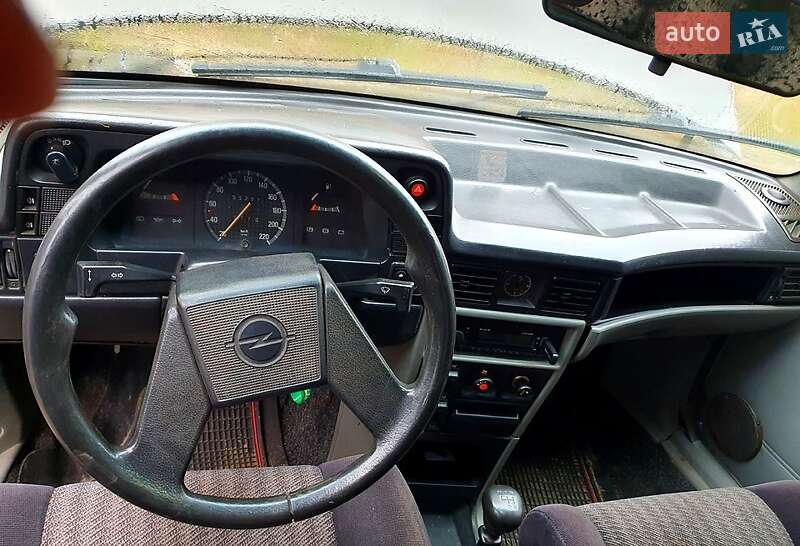 Хэтчбек Opel Kadett 1986 в Шостке