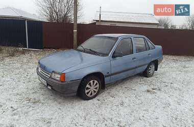 Седан Opel Kadett 1989 в Ромнах