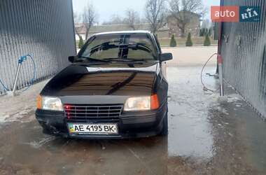 Седан Opel Kadett 1987 в Царичанке