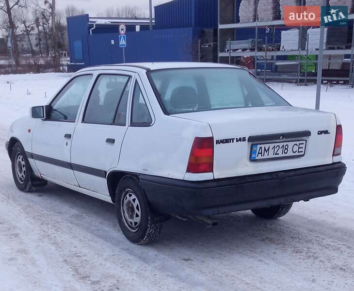Седан Opel Kadett 1991 в Славуте