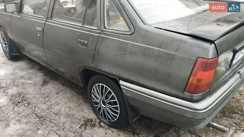 Седан Opel Kadett 1987 в Запорожье