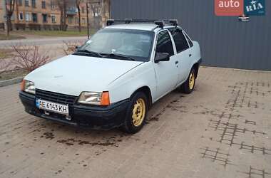 Седан Opel Kadett 1987 в Кривом Роге
