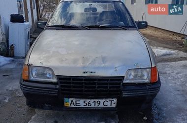 Седан Opel Kadett 1987 в Гайсину