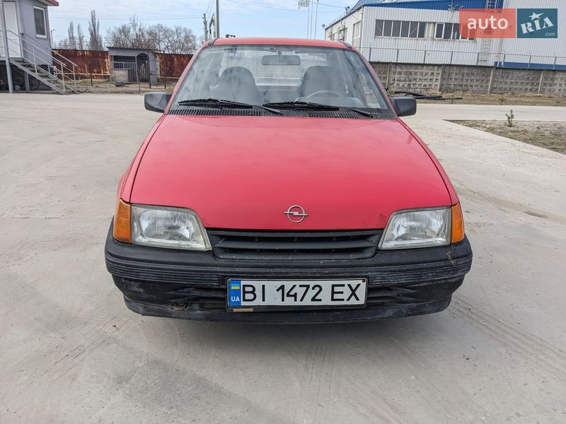 Седан Opel Kadett 1988 в Кременчуці