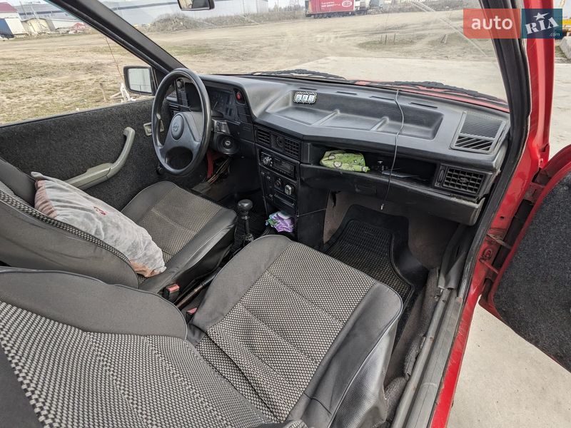 Седан Opel Kadett 1988 в Кременчуці