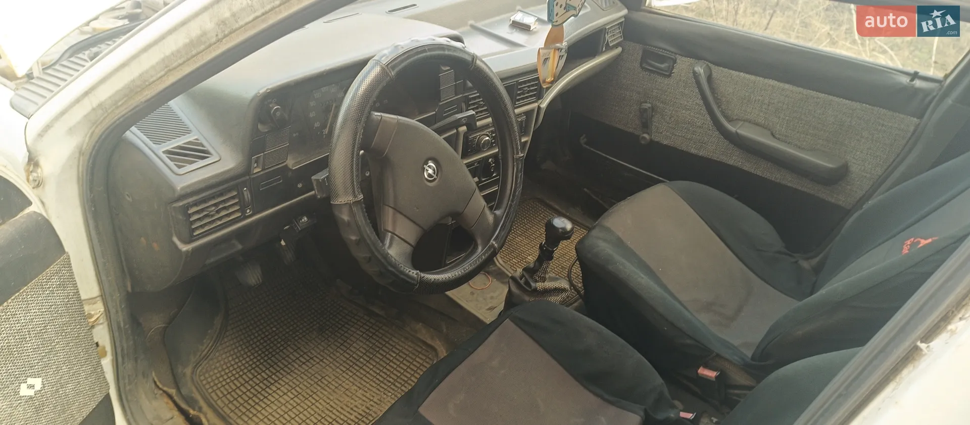 Opel Kadett 1986 VIN W0L000046G2642790 фото оголошення 4 з 9