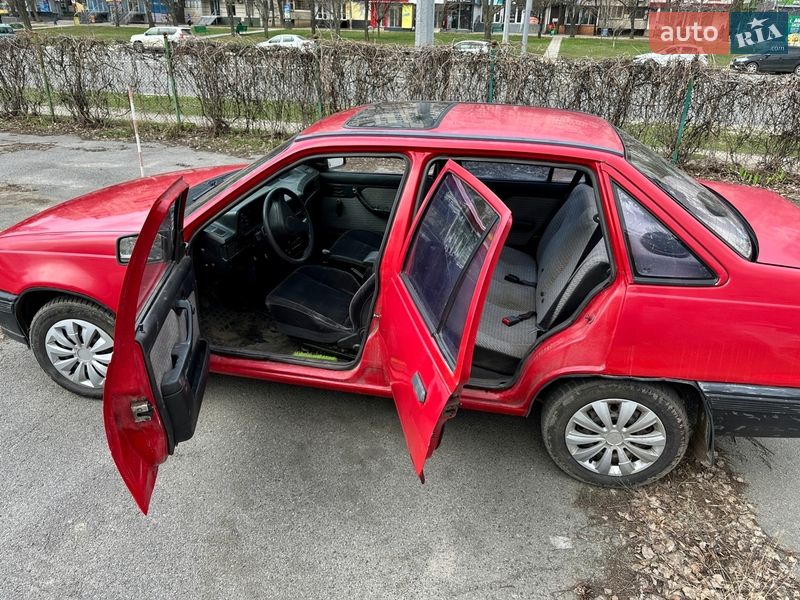 Седан Opel Kadett 1989 в Харькове