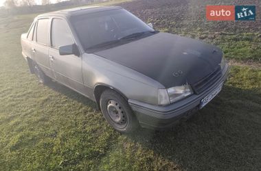 Седан Opel Kadett 1988 в Чуднові