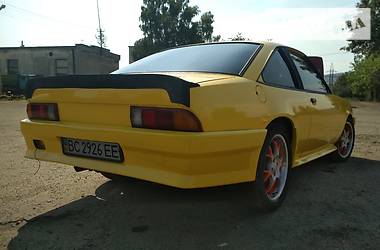 Купе Opel Manta 1985 в Золочеве