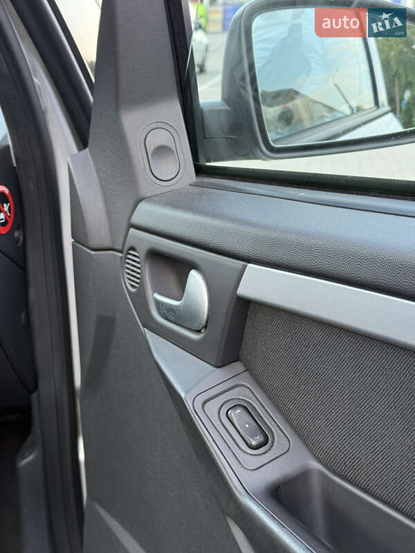 Микровэн Opel Meriva 2005 в Староконстантинове