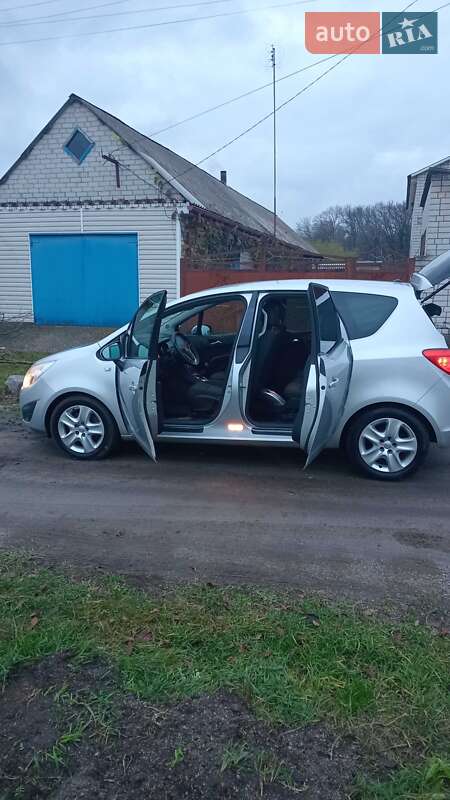 Микровэн Opel Meriva 2011 в Кременчуге