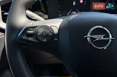 Позашляховик / Кросовер Opel Mokka-e 2023 в 