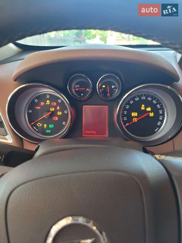 Внедорожник / Кроссовер Opel Mokka 2015 в Полтаве