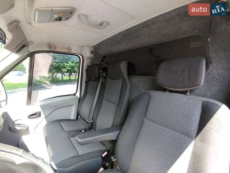 Грузовой фургон Opel Movano 2006 в Умани