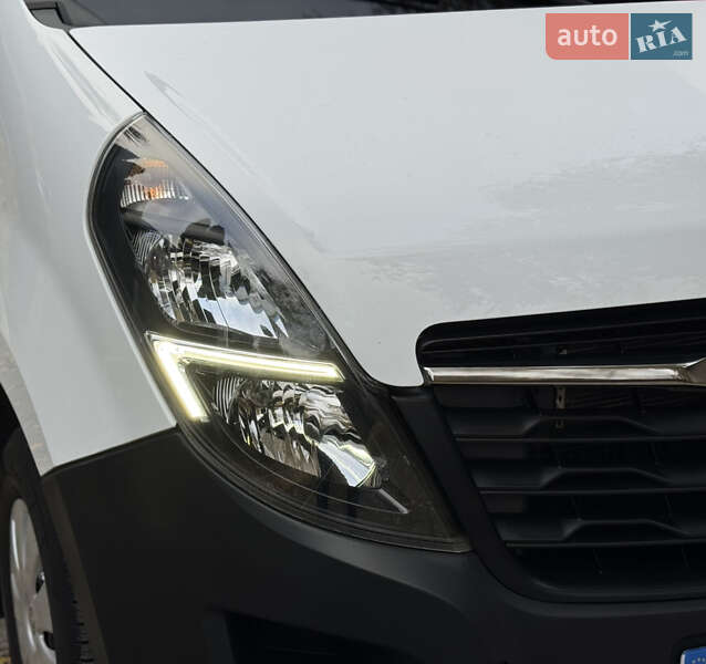 Вантажний фургон Opel Movano 2021 в Кореці