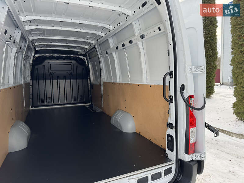 Вантажний фургон Opel Movano 2021 в Кореці