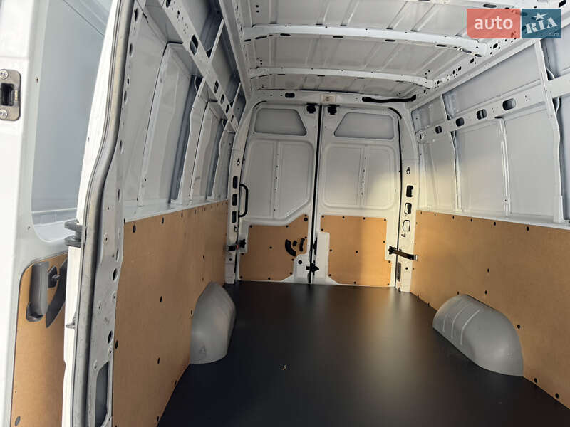 Вантажний фургон Opel Movano 2021 в Кореці