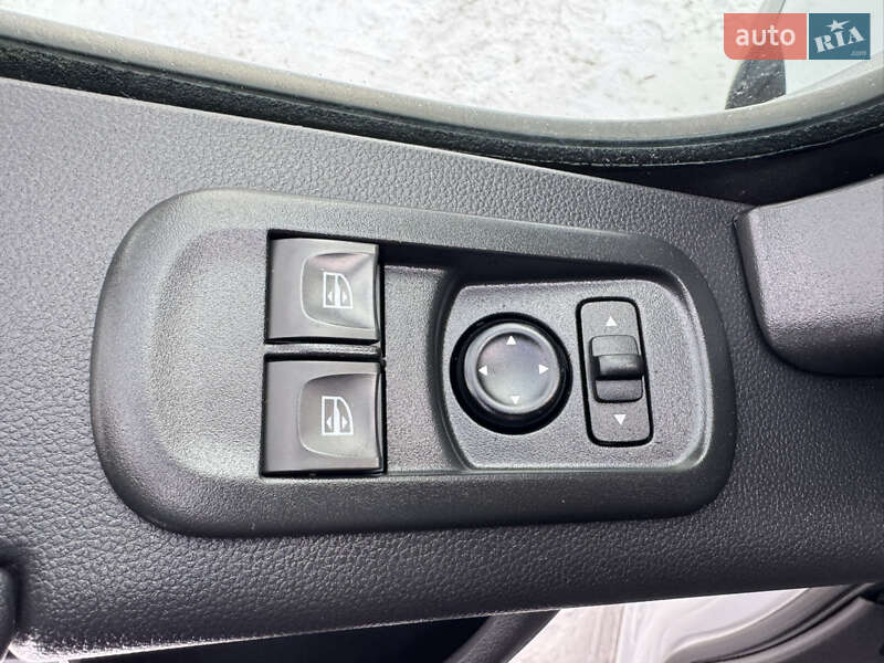 Вантажний фургон Opel Movano 2021 в Кореці